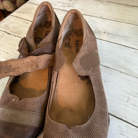Taos Size 9 Brown Patch MaryJane Shoes - Picture 4 of 8
